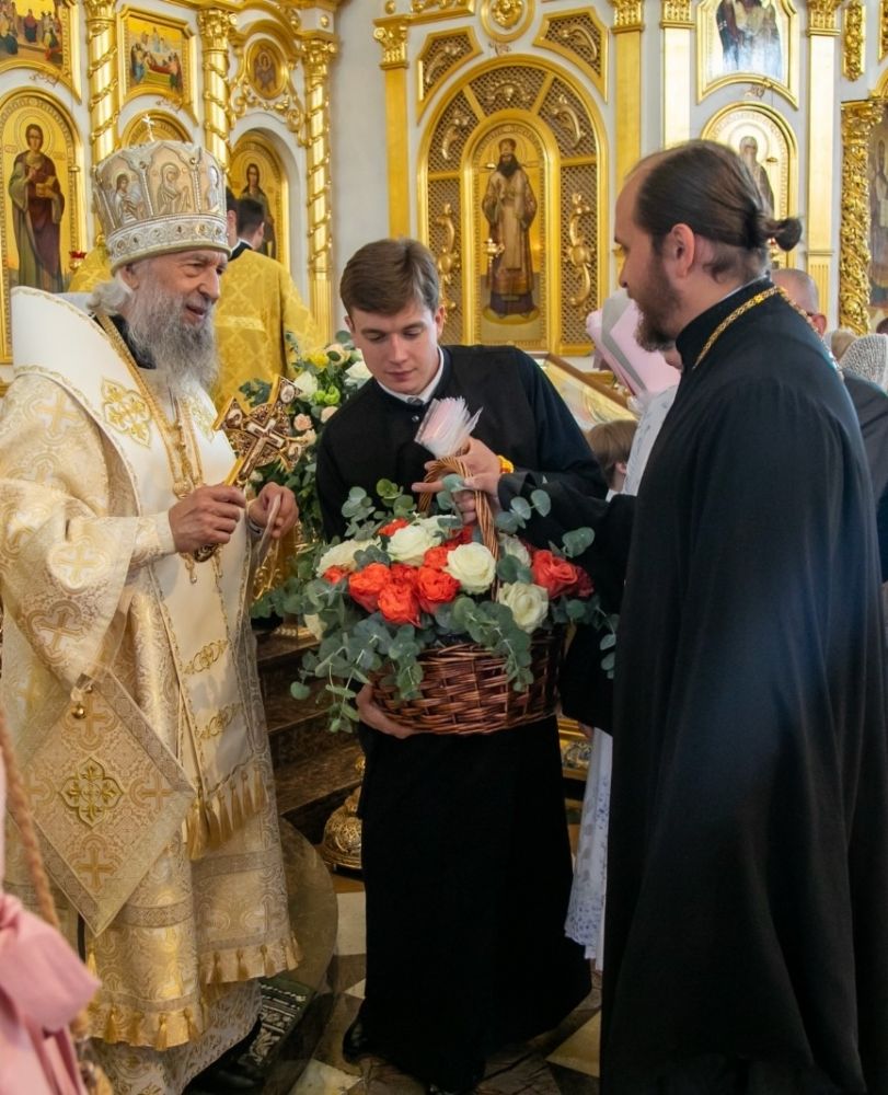 Праздничное богослужение и поздравление митрополита Зиновия в День рождения